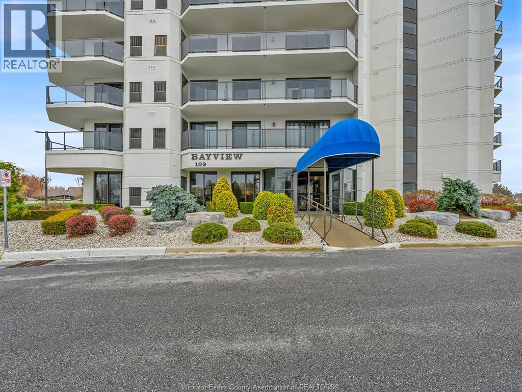 109 Robson Rd. Unit# 201, Leamington, ON - Outdoor With Balcony With Facade