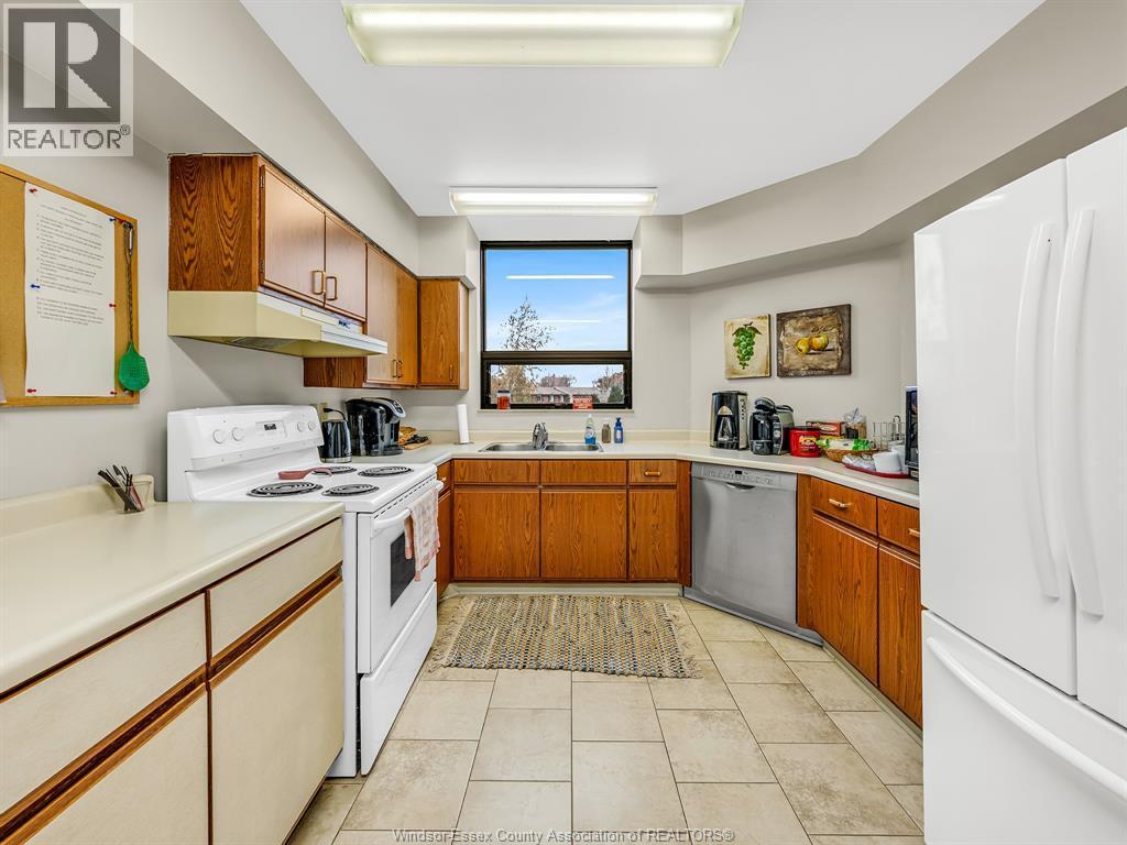 109 Robson Rd. Unit# 201, Leamington, ON - Indoor Photo Showing Kitchen With Double Sink