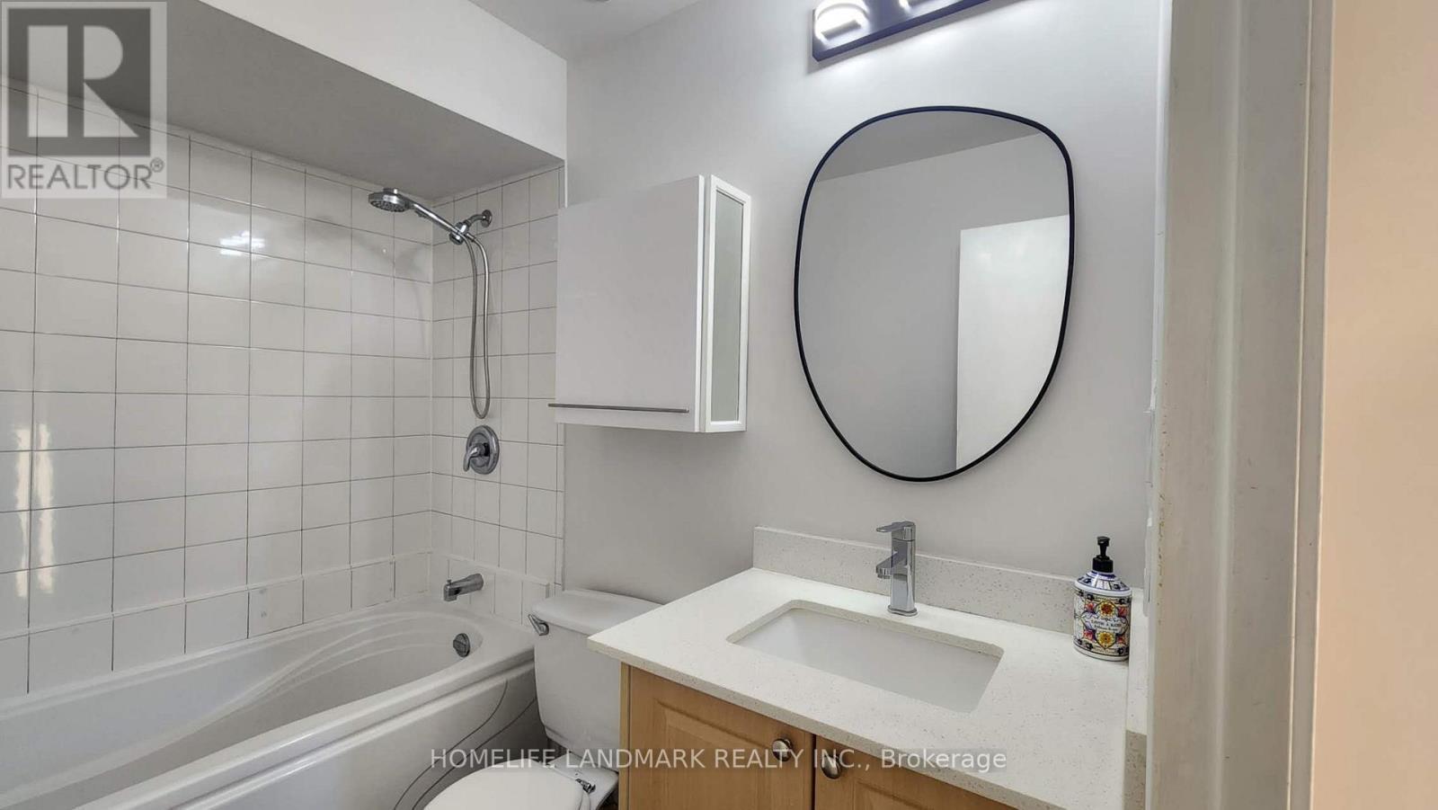6 - 44 Chester Le Boulevard, Toronto, ON - Indoor Photo Showing Bathroom