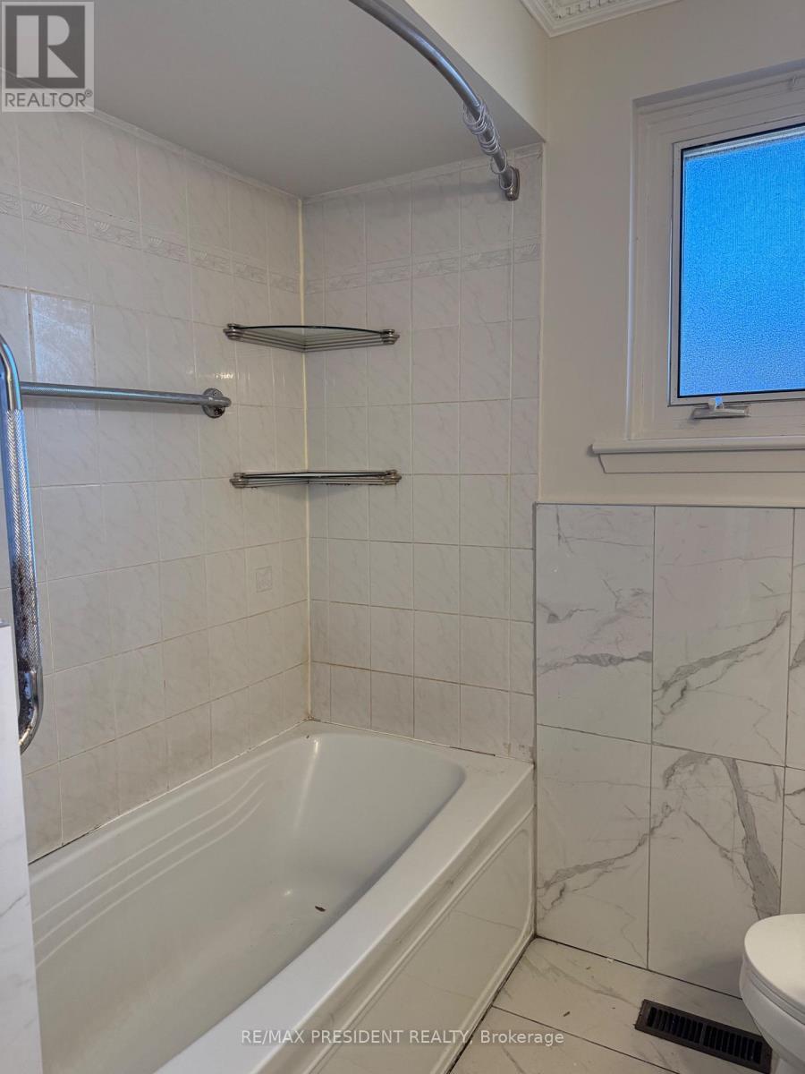 55 Esplanade Road, Brampton, ON - Indoor Photo Showing Bathroom