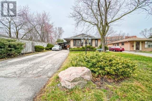 55 Esplanade Road, Brampton, ON - Outdoor