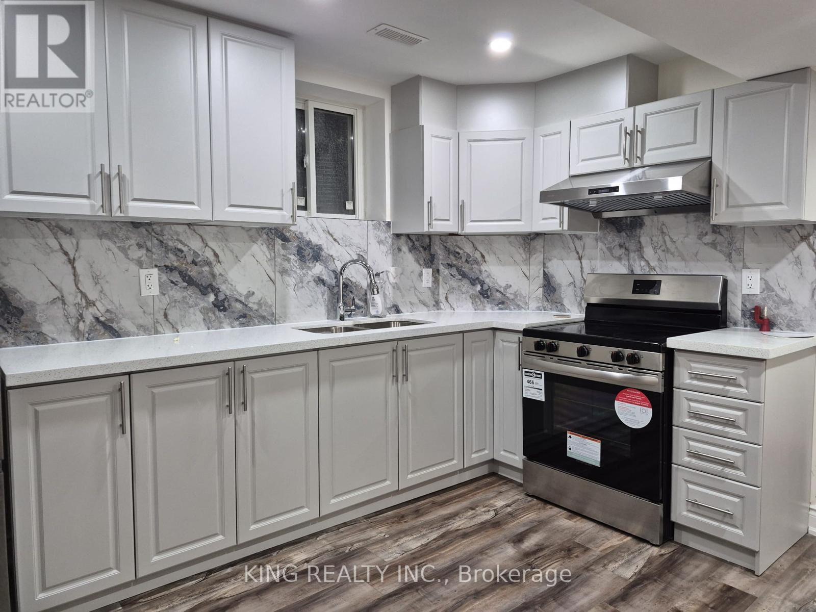 46 Meadowcrest Lane, Brampton, ON - Indoor Photo Showing Kitchen With Double Sink