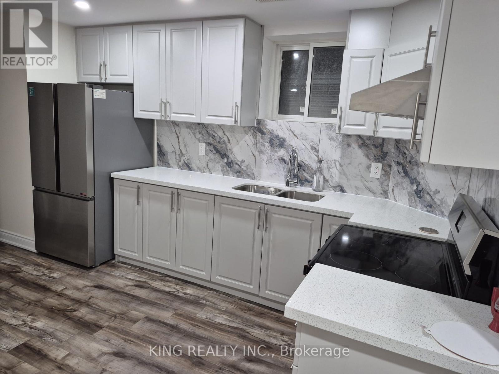 46 Meadowcrest Lane, Brampton, ON - Indoor Photo Showing Kitchen With Double Sink