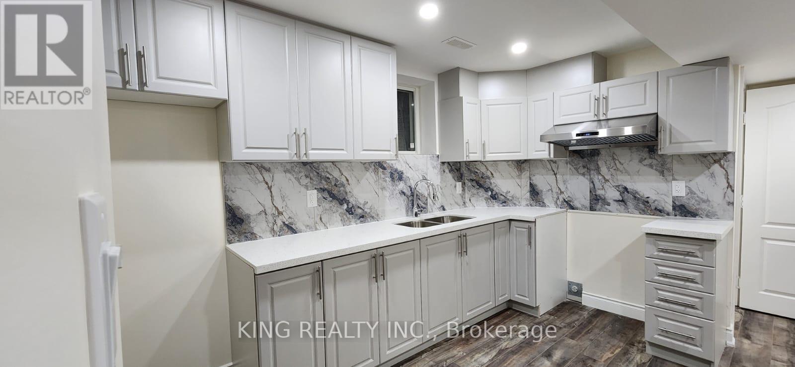 46 Meadowcrest Lane, Brampton, ON - Indoor Photo Showing Kitchen With Double Sink