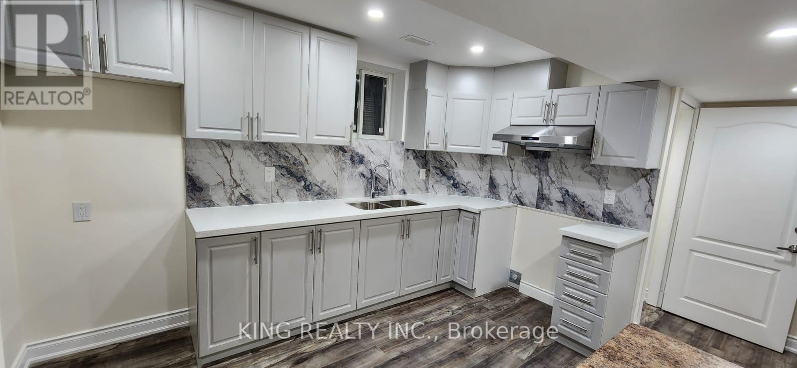 46 Meadowcrest Lane, Brampton, ON - Indoor Photo Showing Kitchen With Double Sink