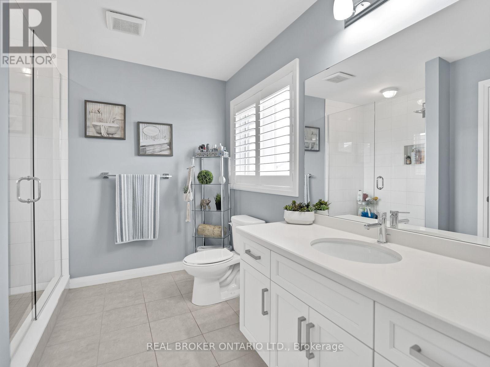 67 Lexington Avenue, Hamilton, ON - Indoor Photo Showing Bathroom