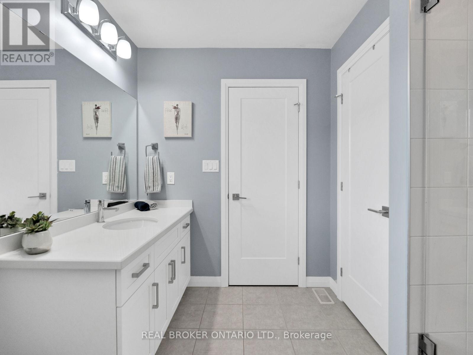 67 Lexington Avenue, Hamilton, ON - Indoor Photo Showing Bathroom