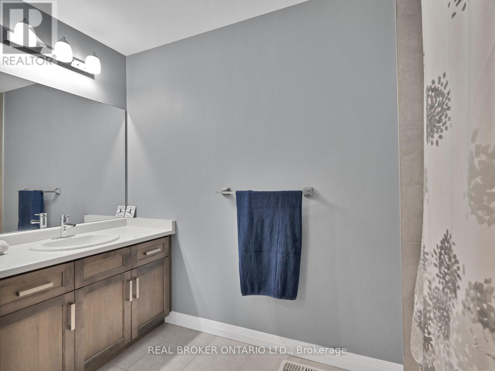 67 Lexington Avenue, Hamilton, ON - Indoor Photo Showing Bathroom