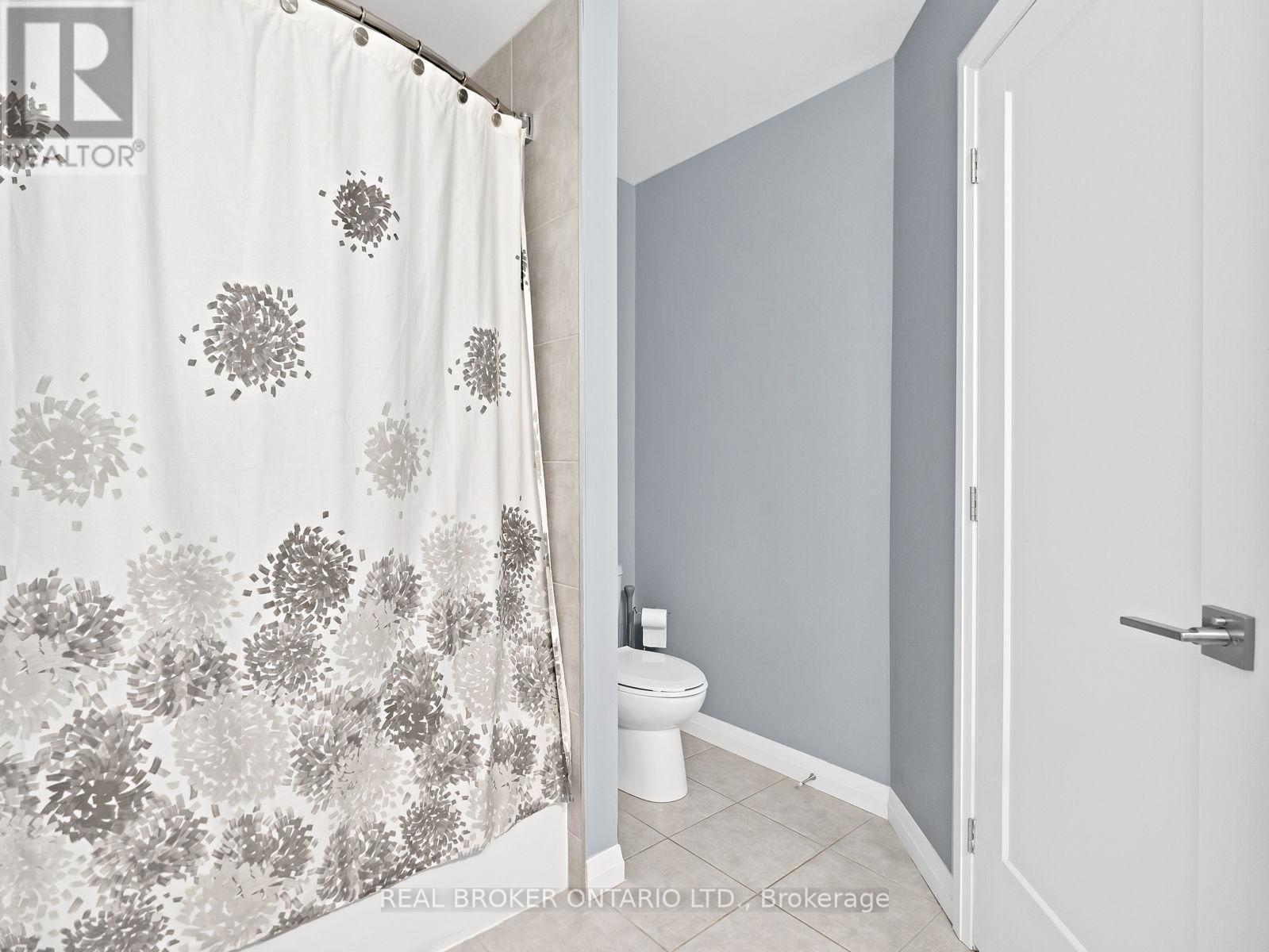 67 Lexington Avenue, Hamilton, ON - Indoor Photo Showing Bathroom