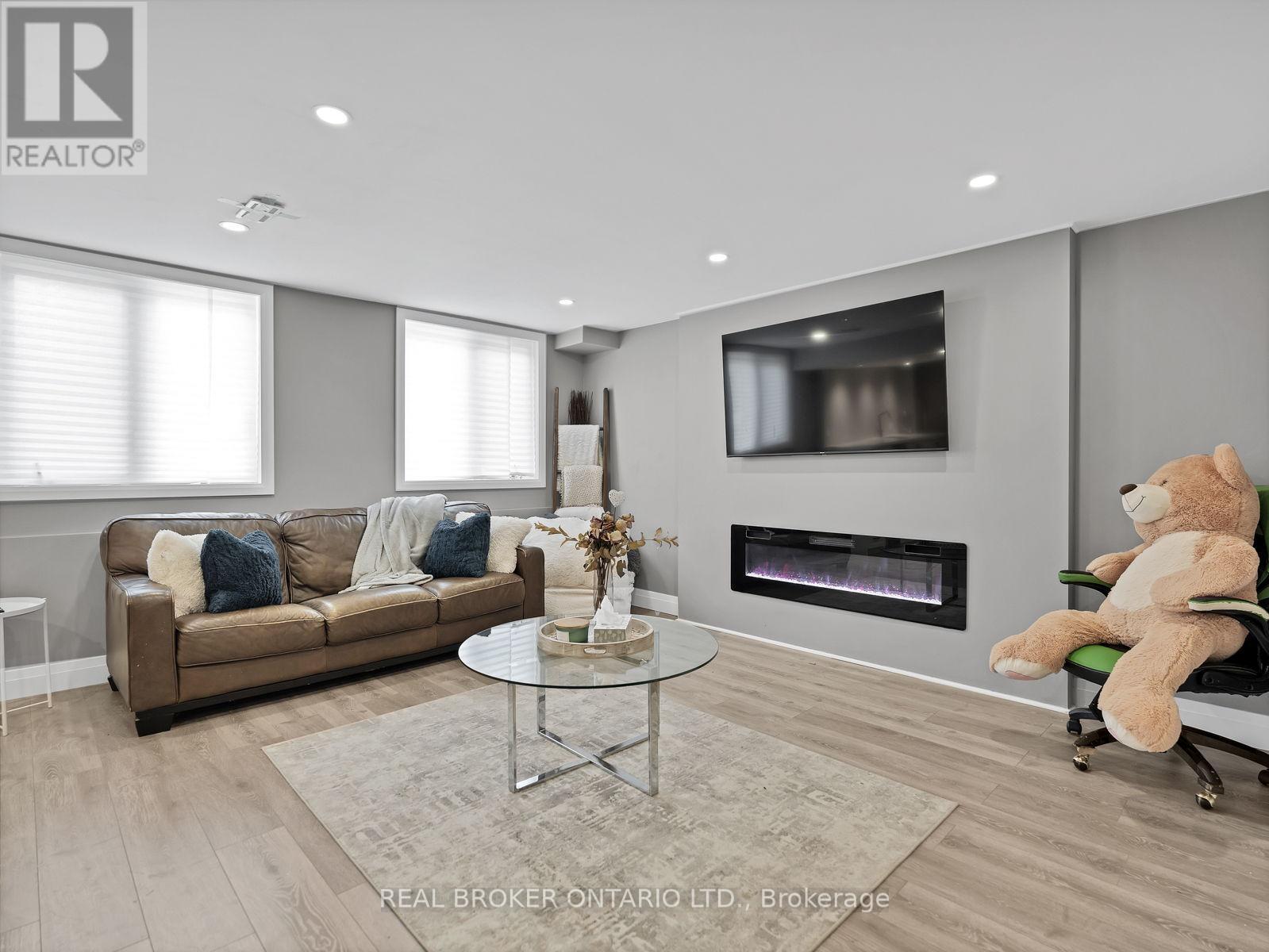 67 Lexington Avenue, Hamilton, ON - Indoor Photo Showing Living Room With Fireplace