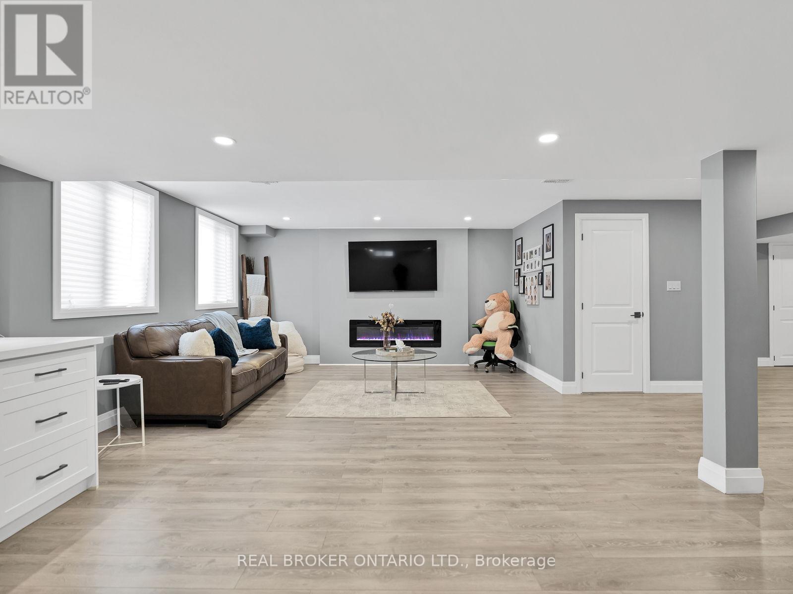 67 Lexington Avenue, Hamilton, ON - Indoor