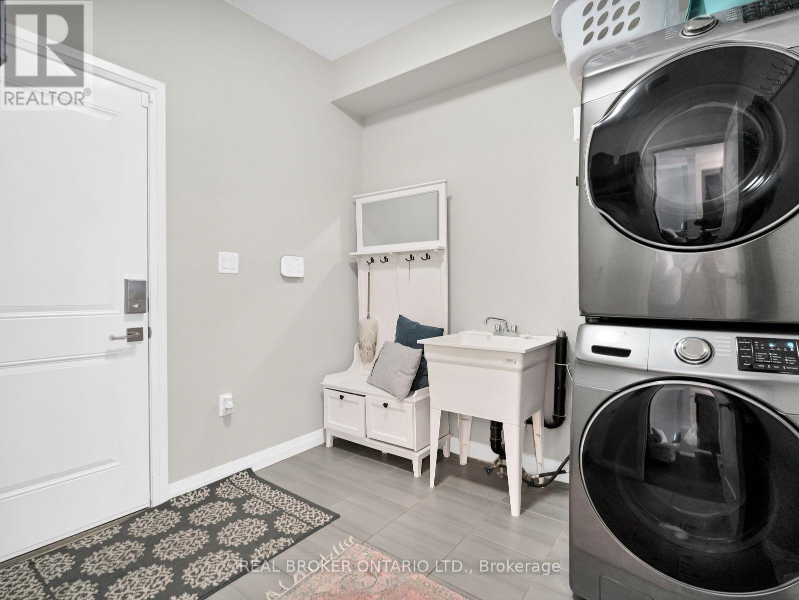 67 Lexington Avenue, Hamilton, ON - Indoor Photo Showing Laundry Room