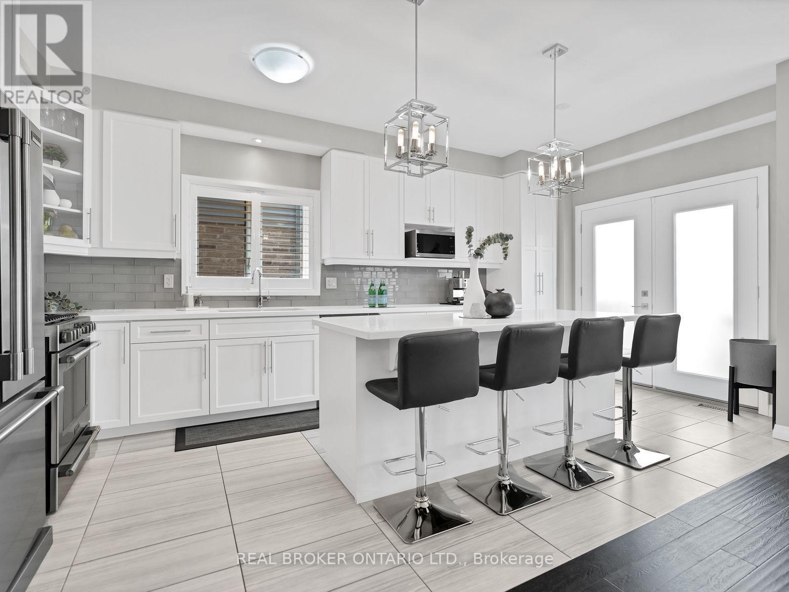 67 Lexington Avenue, Hamilton, ON - Indoor Photo Showing Kitchen With Upgraded Kitchen