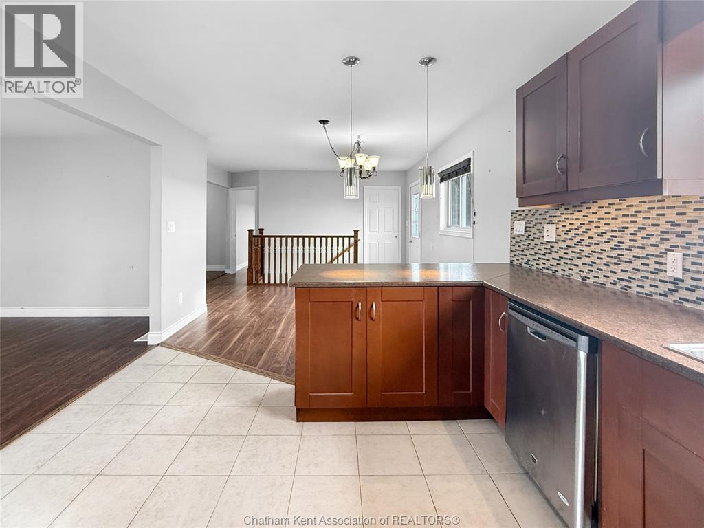12741 Longwoods Road, Thamesville, ON - Indoor Photo Showing Kitchen