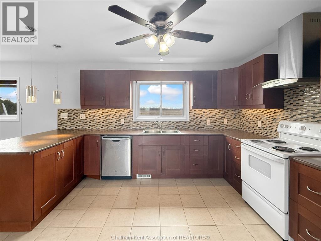 12741 Longwoods Road, Thamesville, ON - Indoor Photo Showing Kitchen