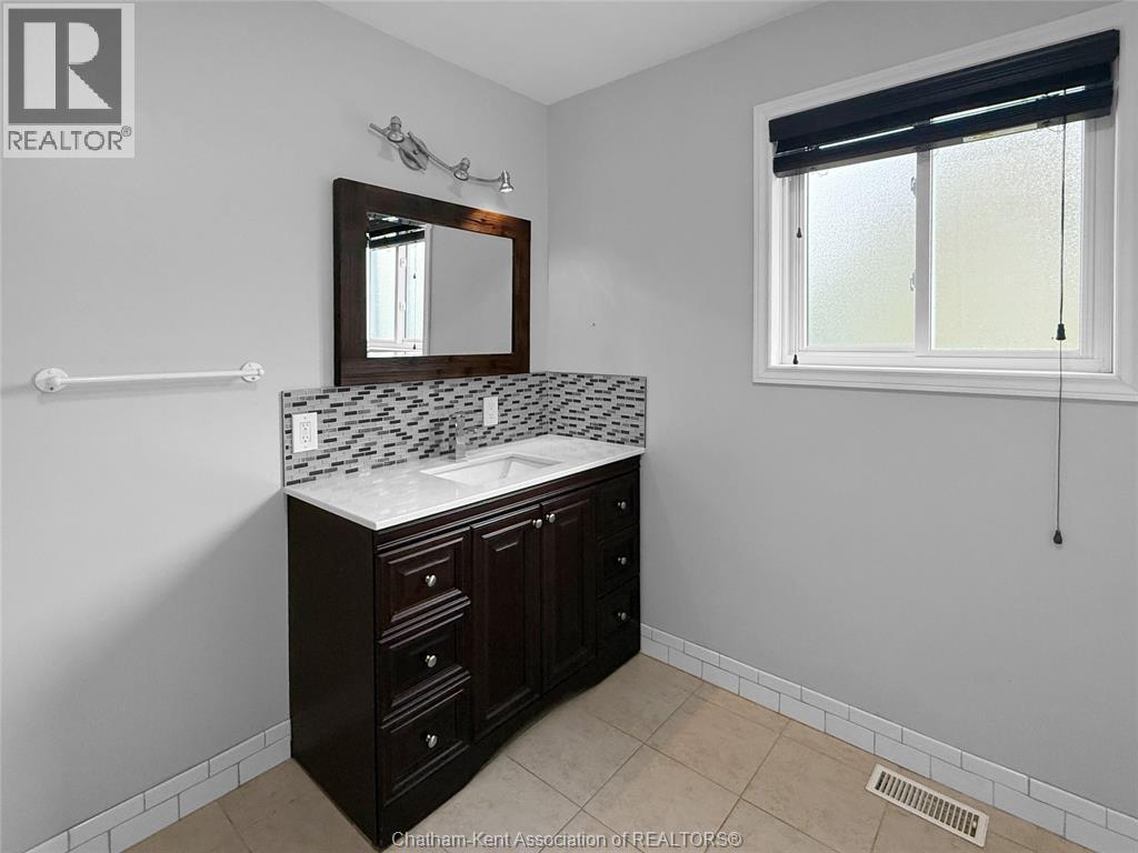 12741 Longwoods Road, Thamesville, ON - Indoor Photo Showing Bathroom