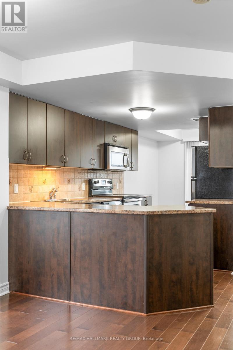 736B Chapman Mills Drive, Ottawa, ON - Indoor Photo Showing Kitchen