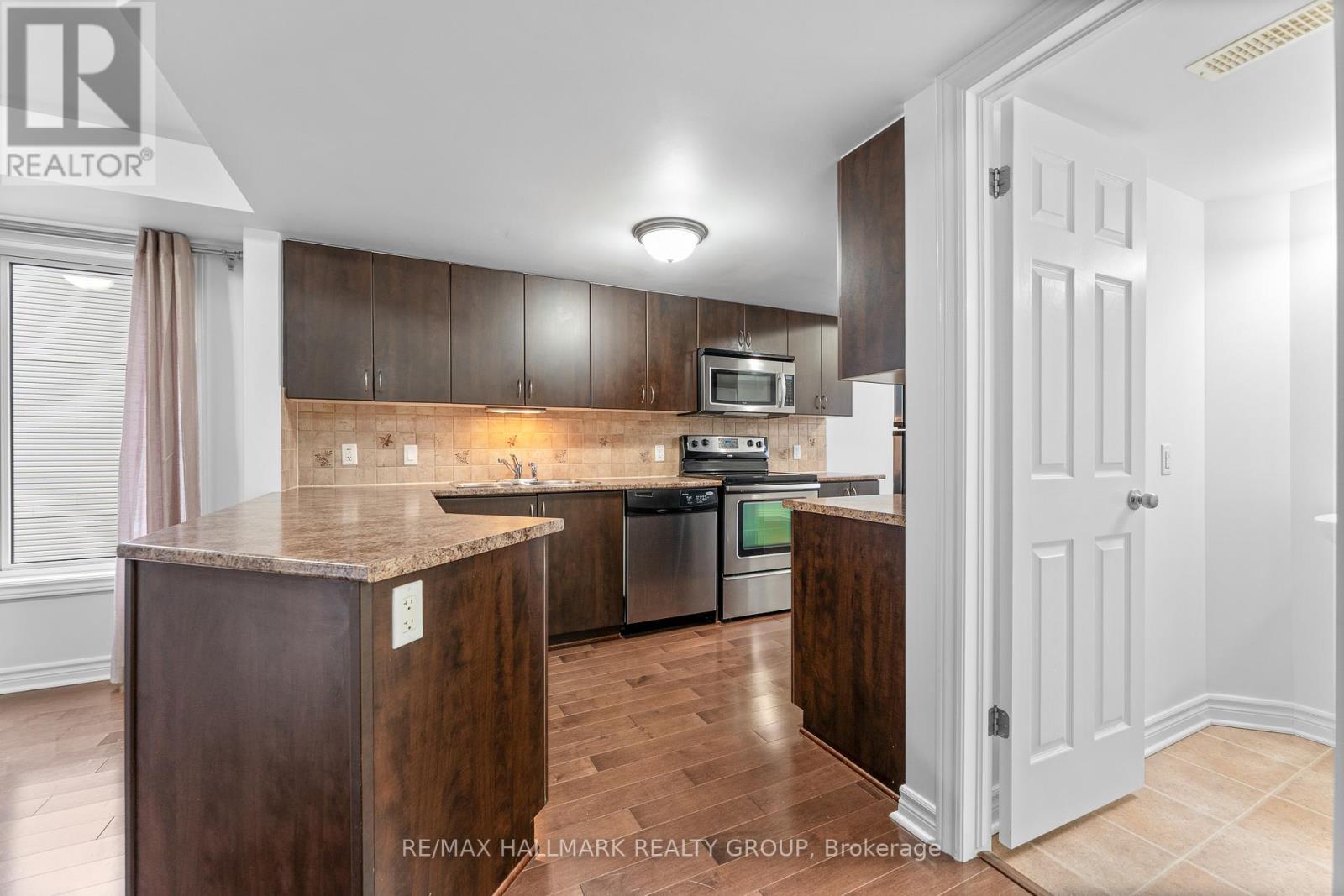 736B Chapman Mills Drive, Ottawa, ON - Indoor Photo Showing Kitchen