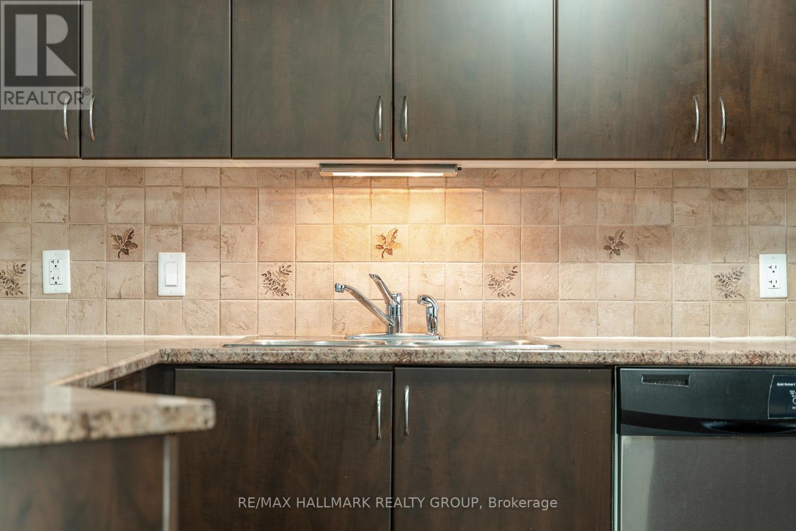 736B Chapman Mills Drive, Ottawa, ON - Indoor Photo Showing Kitchen With Double Sink