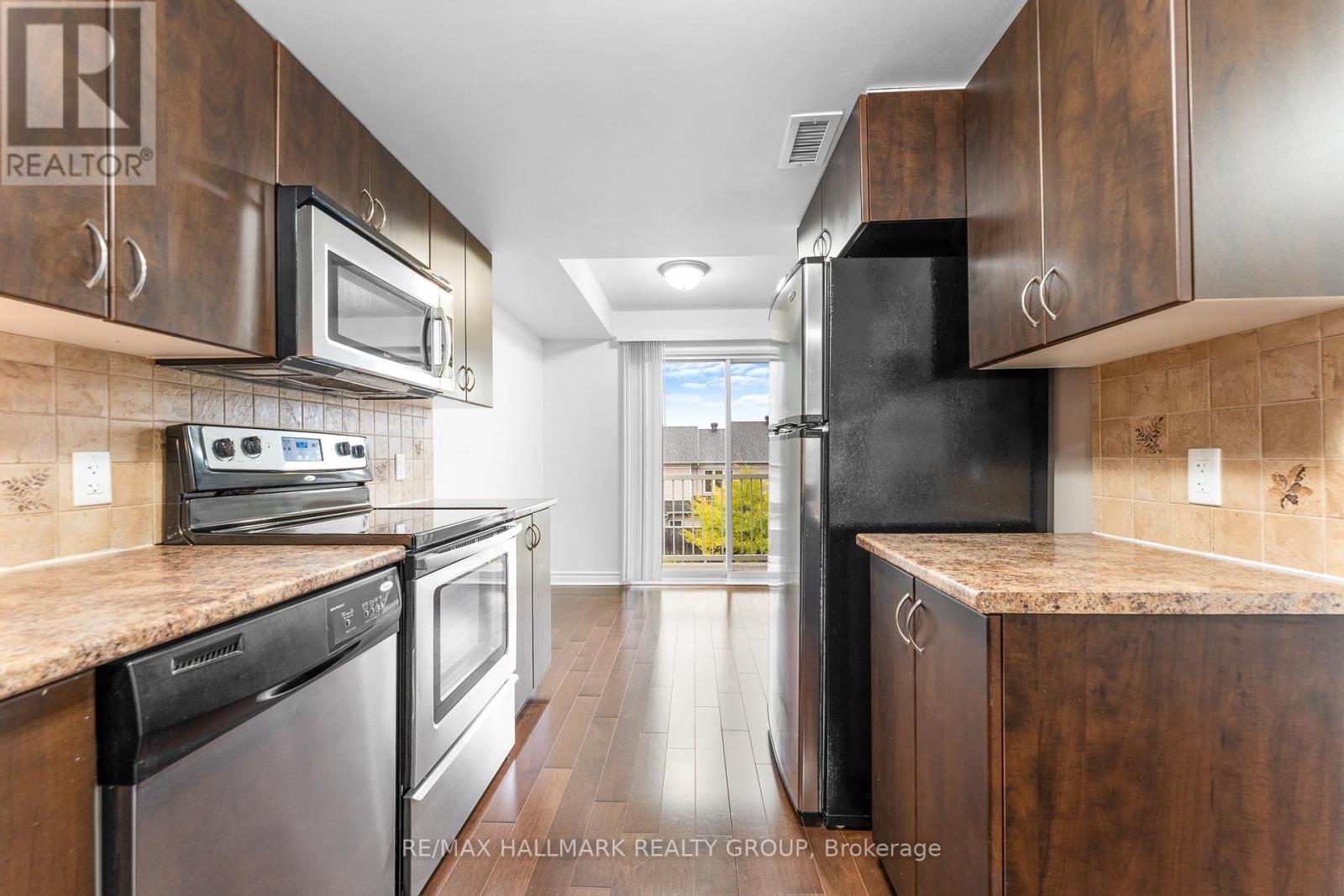 736B Chapman Mills Drive, Ottawa, ON - Indoor Photo Showing Kitchen