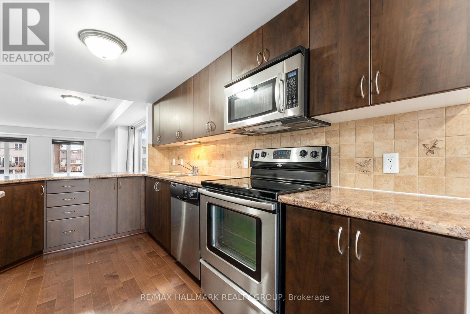 736B Chapman Mills Drive, Ottawa, ON - Indoor Photo Showing Kitchen
