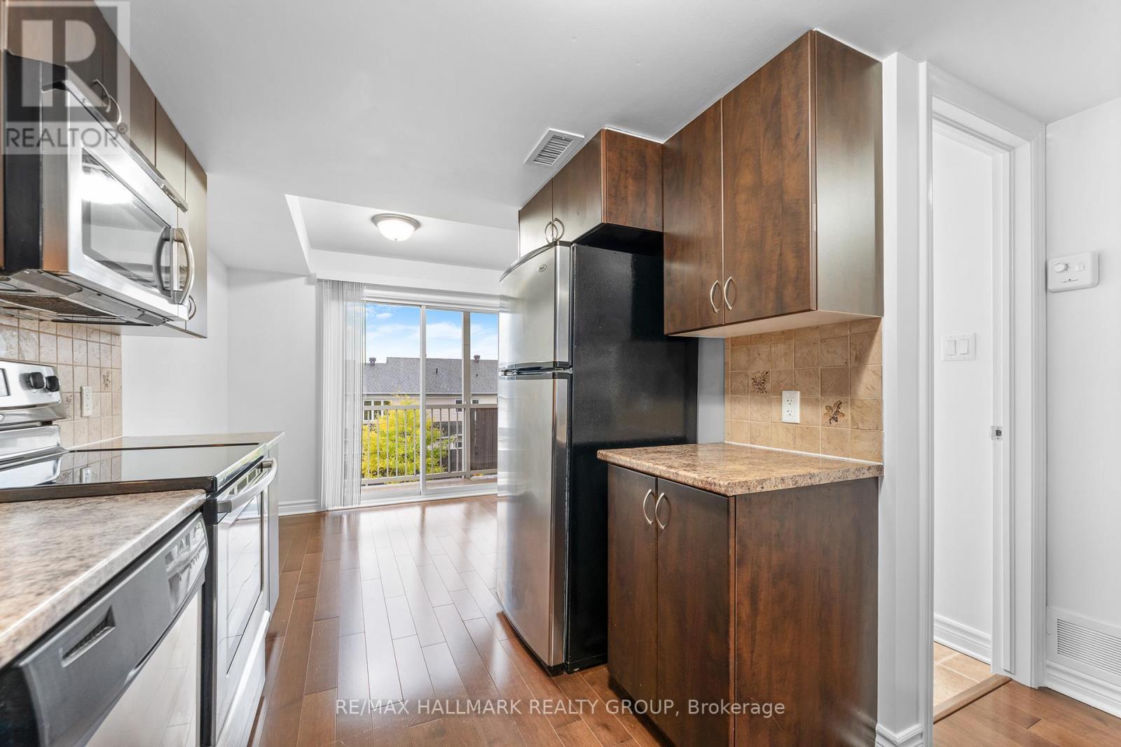 736B Chapman Mills Drive, Ottawa, ON - Indoor Photo Showing Kitchen