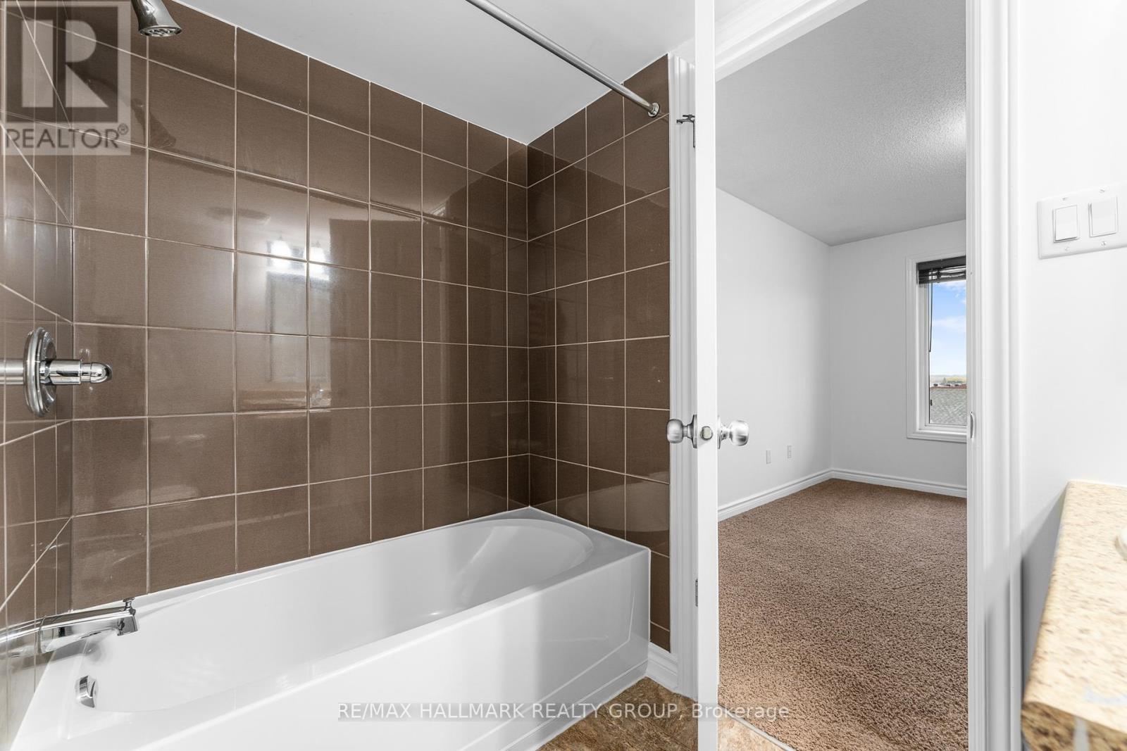 736B Chapman Mills Drive, Ottawa, ON - Indoor Photo Showing Bathroom