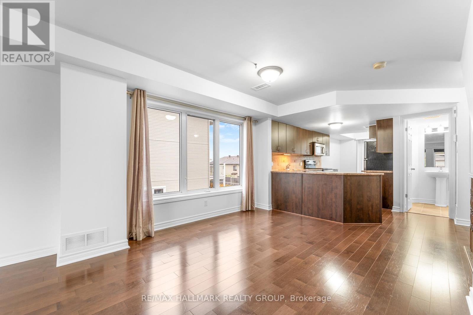 736B Chapman Mills Drive, Ottawa, ON - Indoor Photo Showing Kitchen