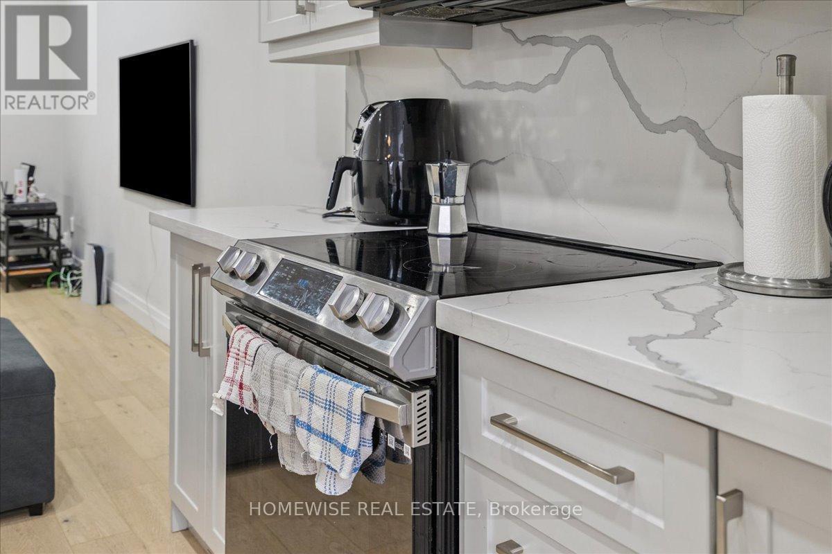 20 Greenaway Avenue, Hamilton, ON - Indoor Photo Showing Kitchen