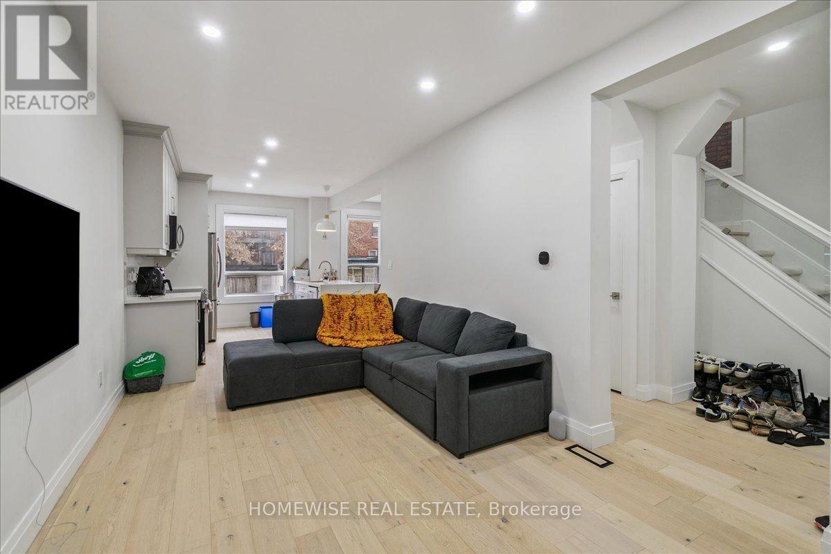 20 Greenaway Avenue, Hamilton, ON - Indoor Photo Showing Other Room