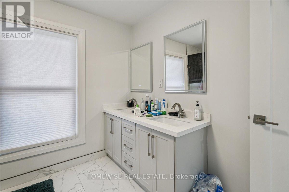 20 Greenaway Avenue, Hamilton, ON - Indoor Photo Showing Bathroom
