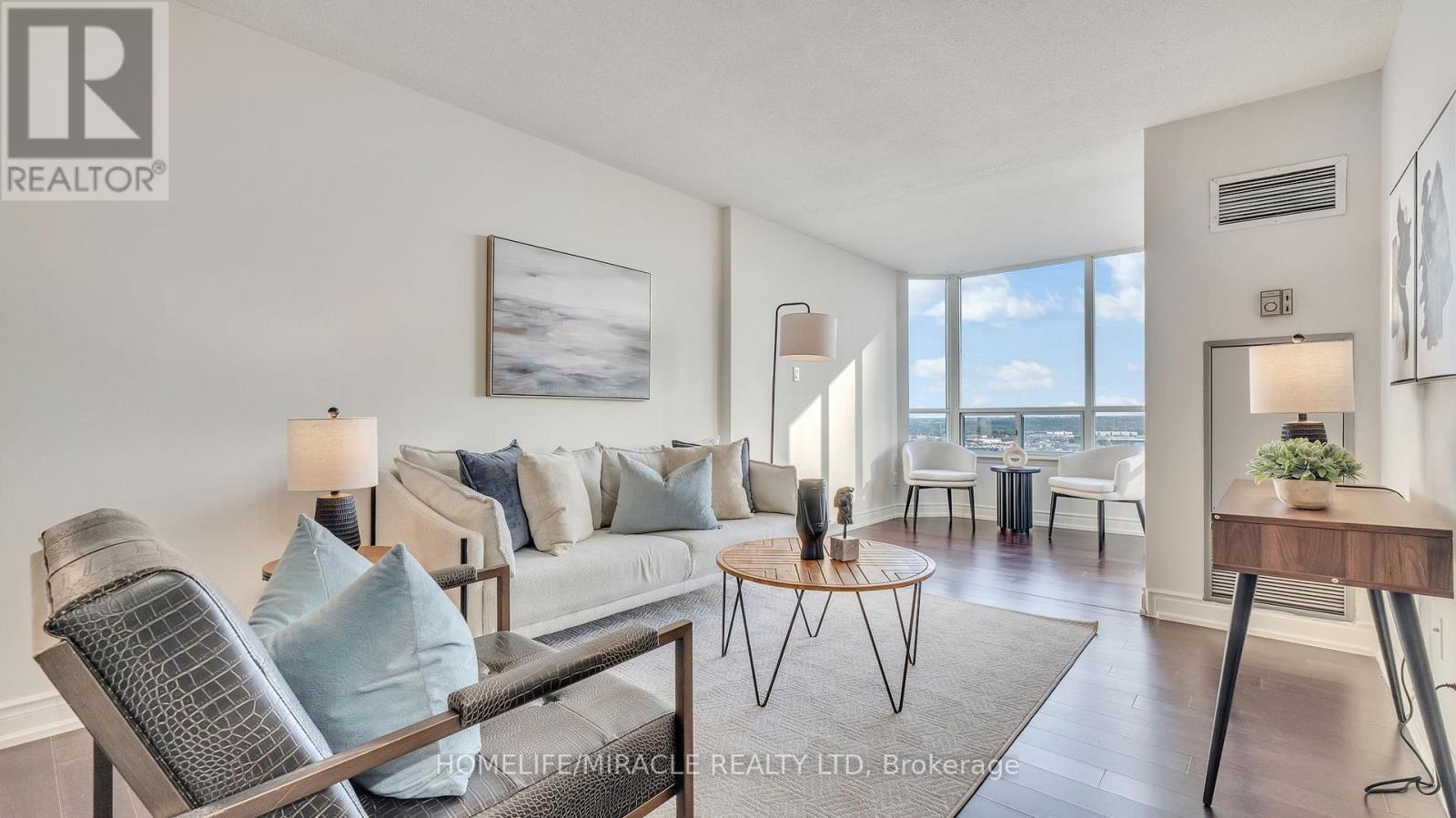 2009 - 550 Webb Drive, Mississauga, ON - Indoor Photo Showing Living Room