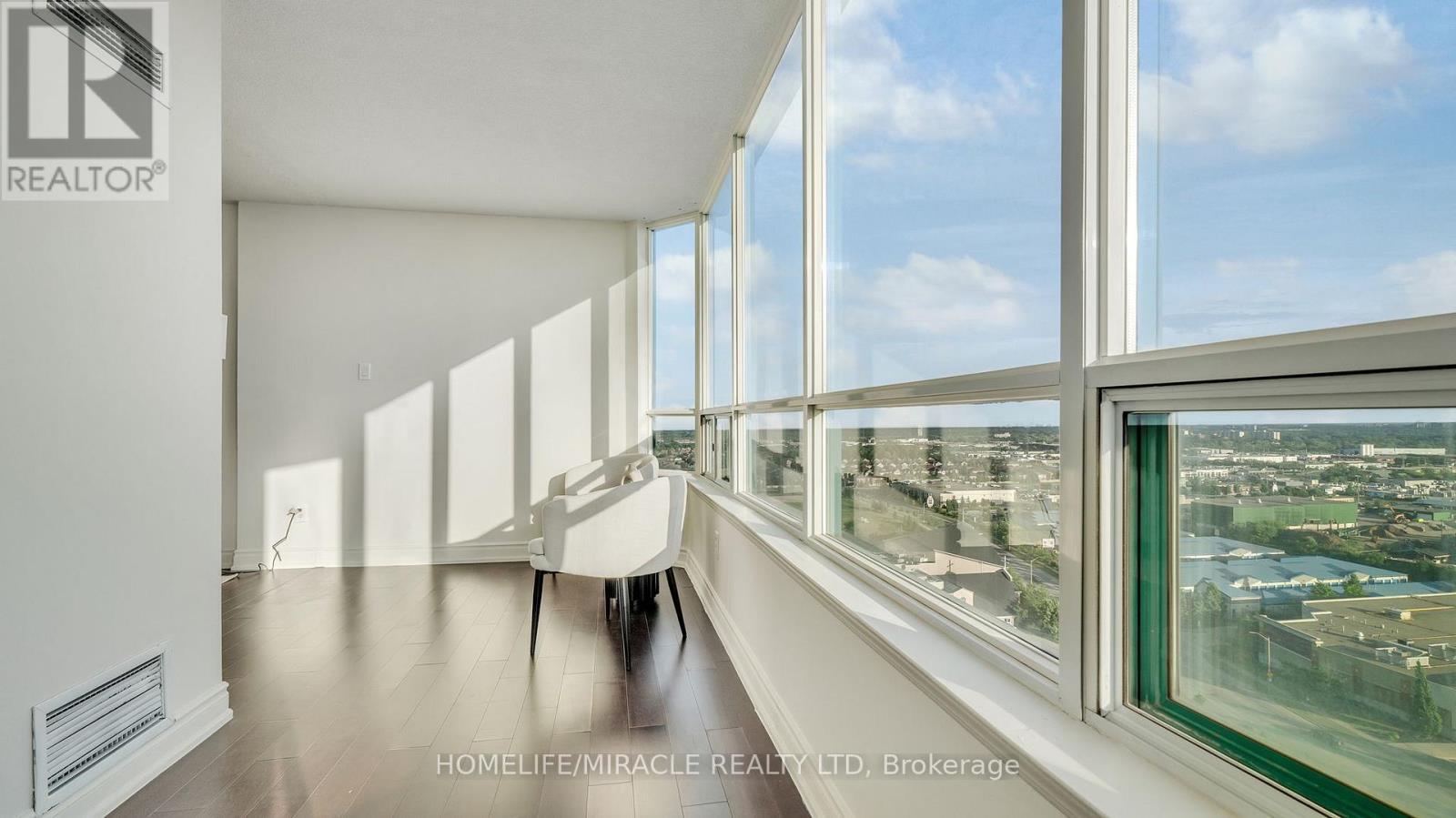 2009 - 550 Webb Drive, Mississauga, ON - Indoor Photo Showing Other Room