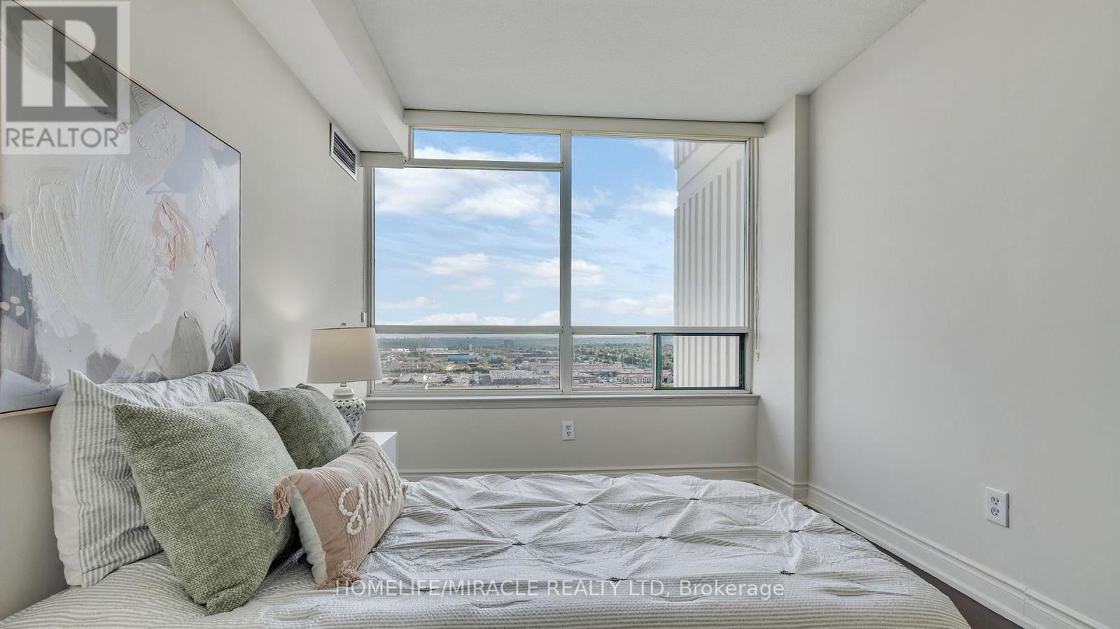 2009 - 550 Webb Drive, Mississauga, ON - Indoor Photo Showing Bedroom