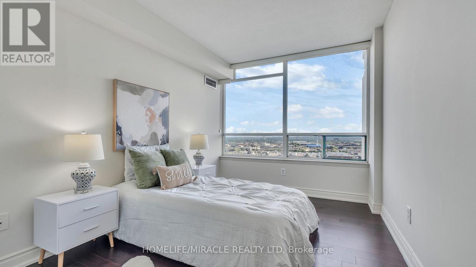 2009 - 550 Webb Drive, Mississauga, ON - Indoor Photo Showing Bedroom