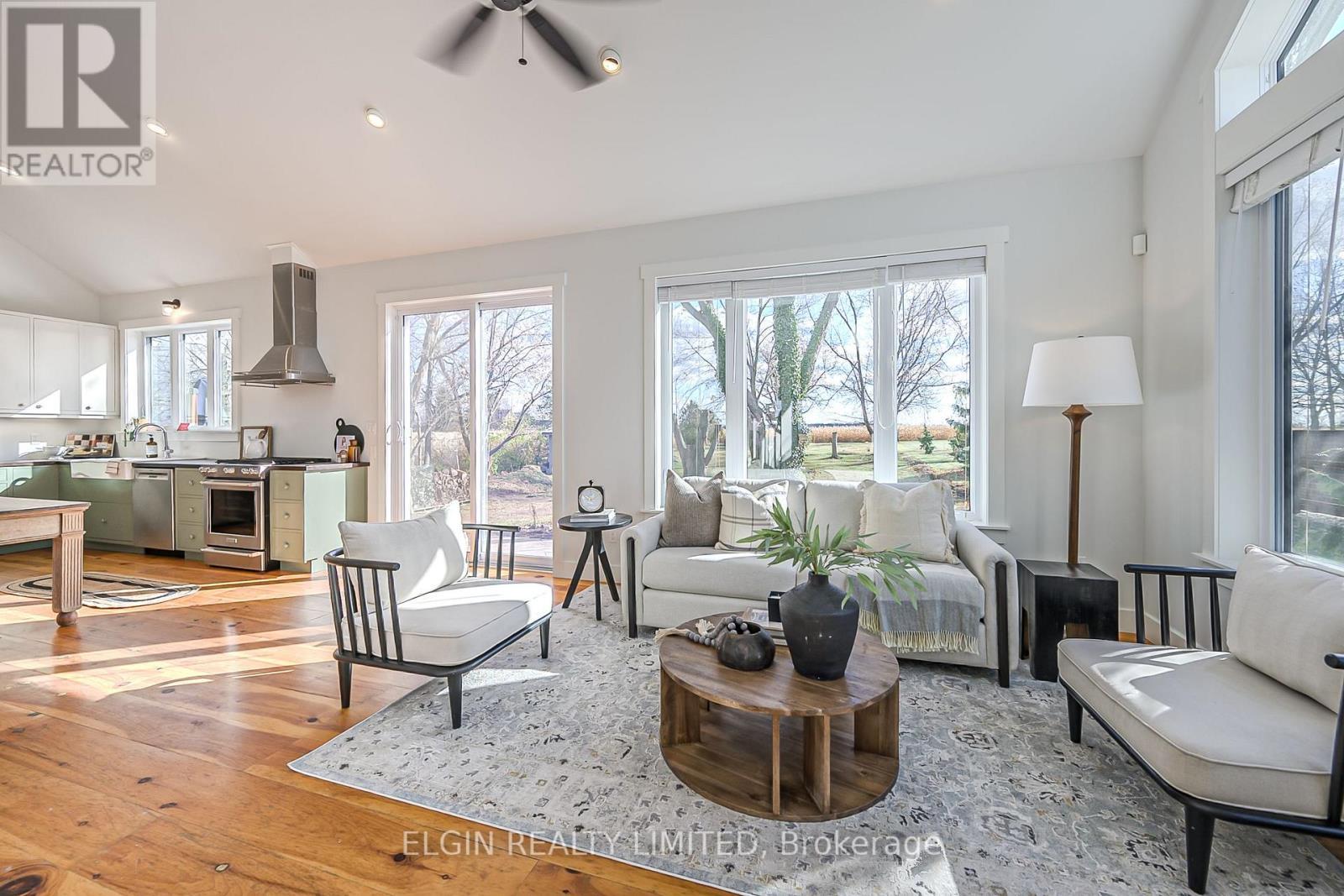 39349 Fingal Line, Southwold, ON - Indoor Photo Showing Living Room