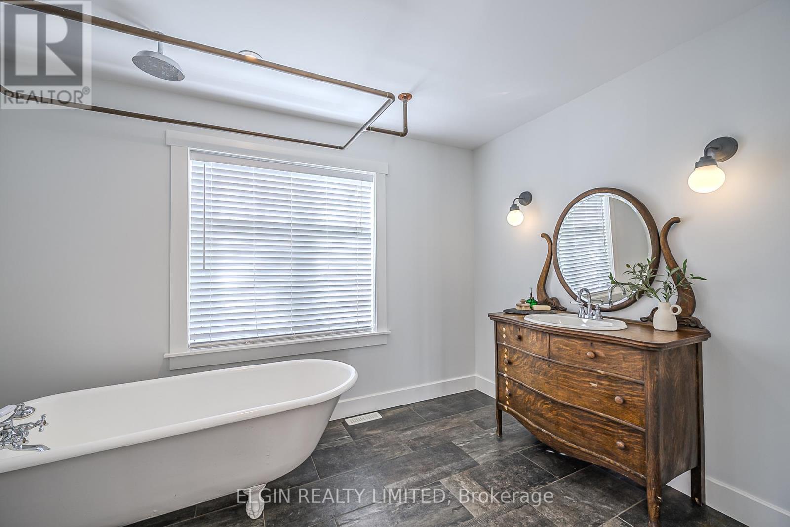 39349 Fingal Line, Southwold, ON - Indoor Photo Showing Bathroom