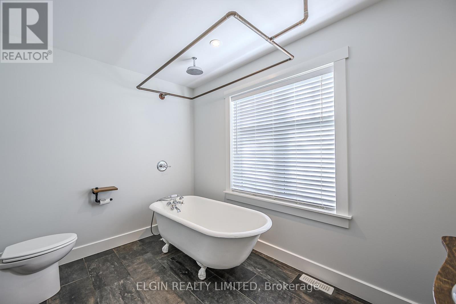39349 Fingal Line, Southwold, ON - Indoor Photo Showing Bathroom