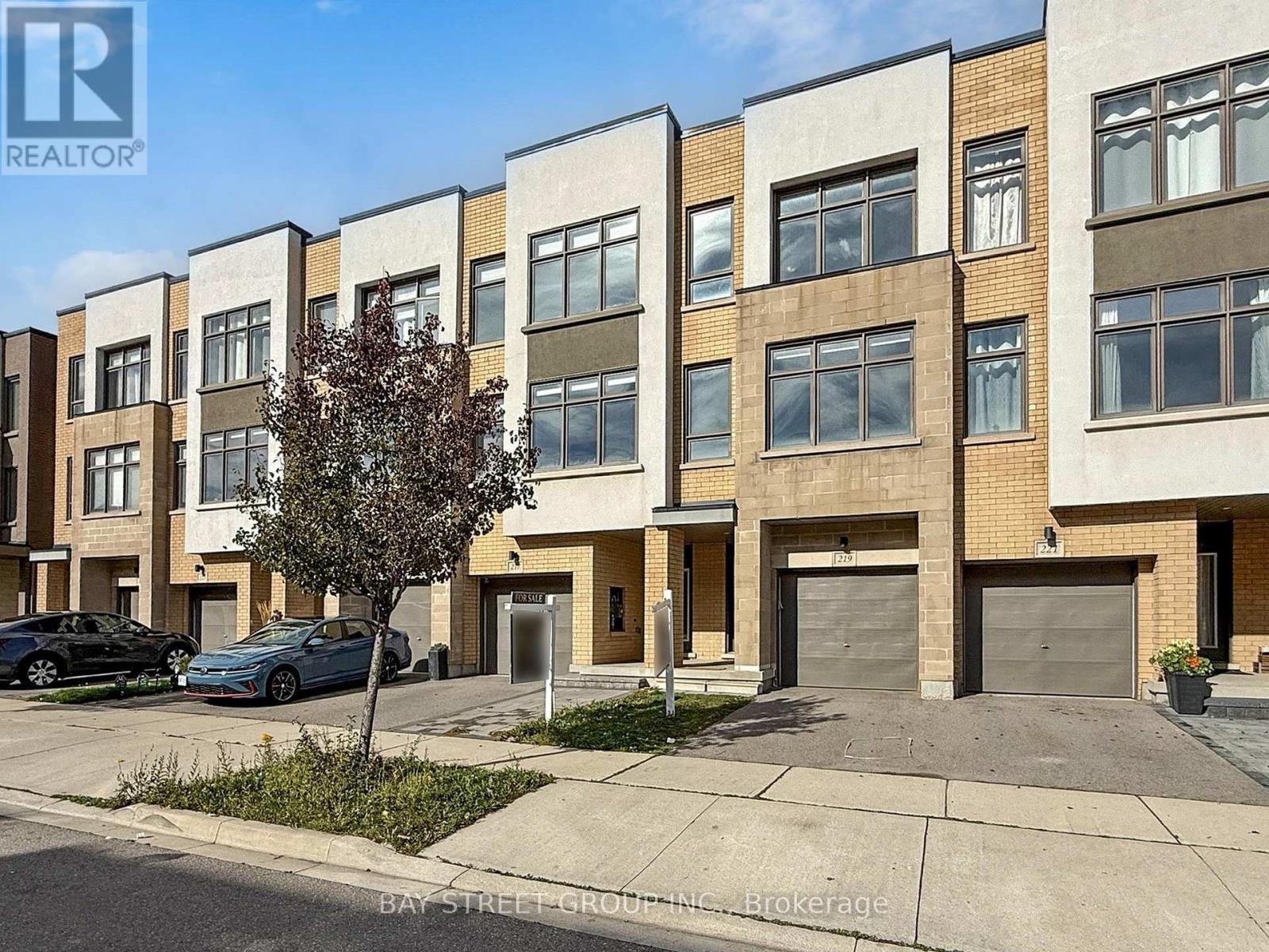 219 Huguenot Road, Oakville, ON - Outdoor With Facade