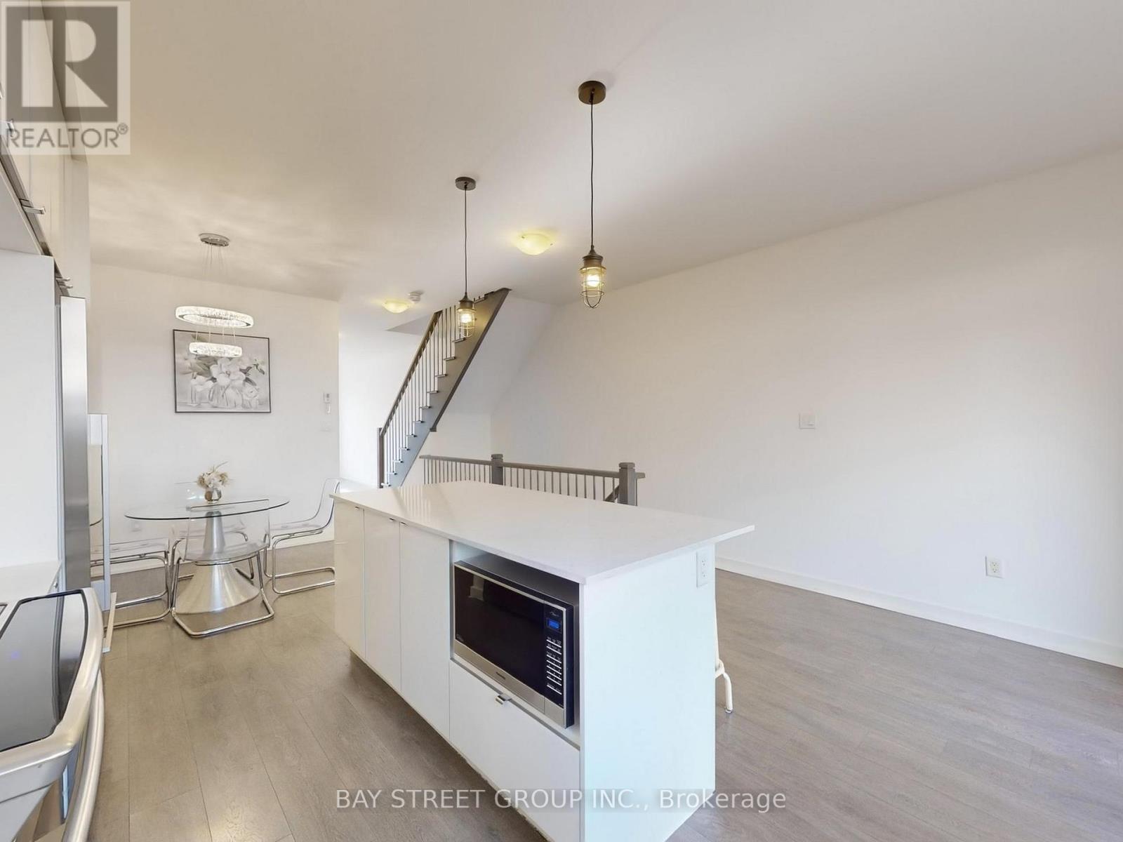 219 Huguenot Road, Oakville, ON - Indoor