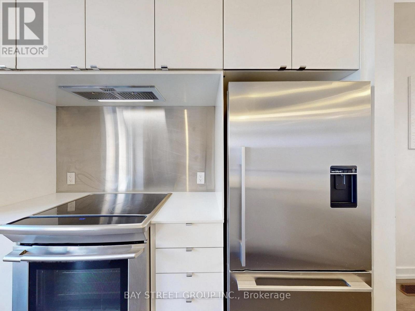 219 Huguenot Road, Oakville, ON - Indoor Photo Showing Kitchen