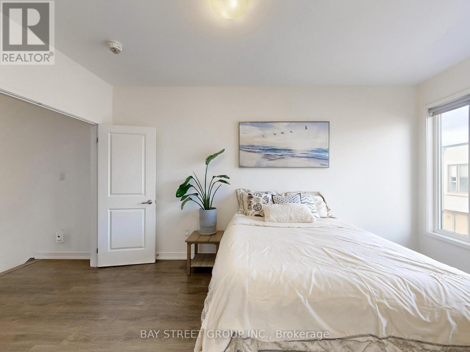 219 Huguenot Road, Oakville, ON - Indoor Photo Showing Bedroom