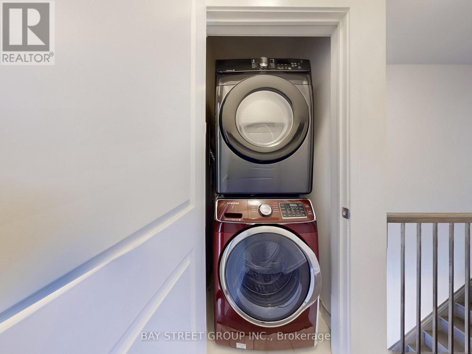 219 Huguenot Road, Oakville, ON - Indoor Photo Showing Laundry Room