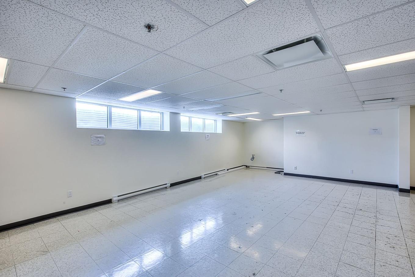 Office - Sous Sol-6005 Boul. Henri-Bourassa O., Montréal (Saint-Laurent), QC - Indoor Photo Showing Basement