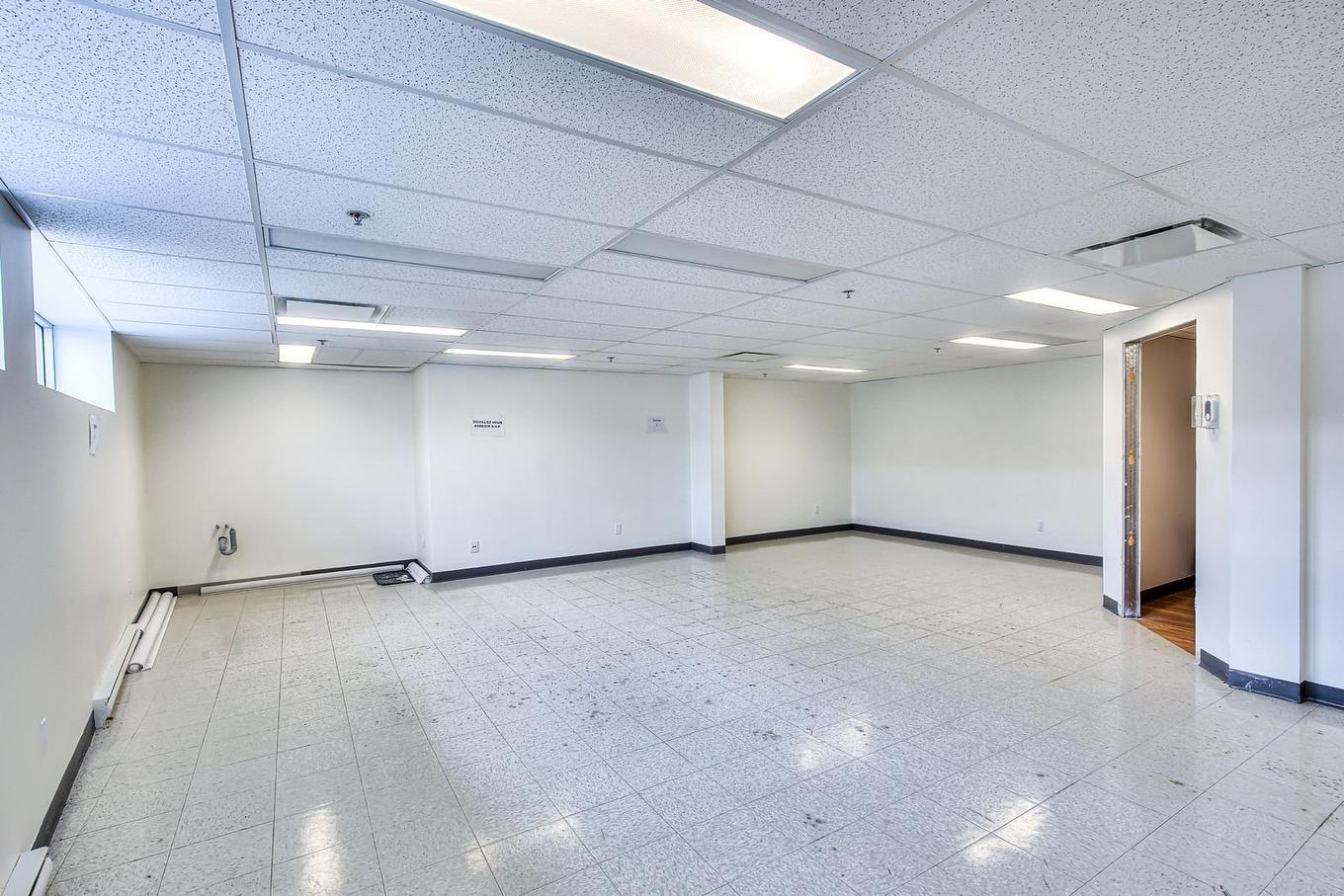Office - Sous Sol-6005 Boul. Henri-Bourassa O., Montréal (Saint-Laurent), QC - Indoor