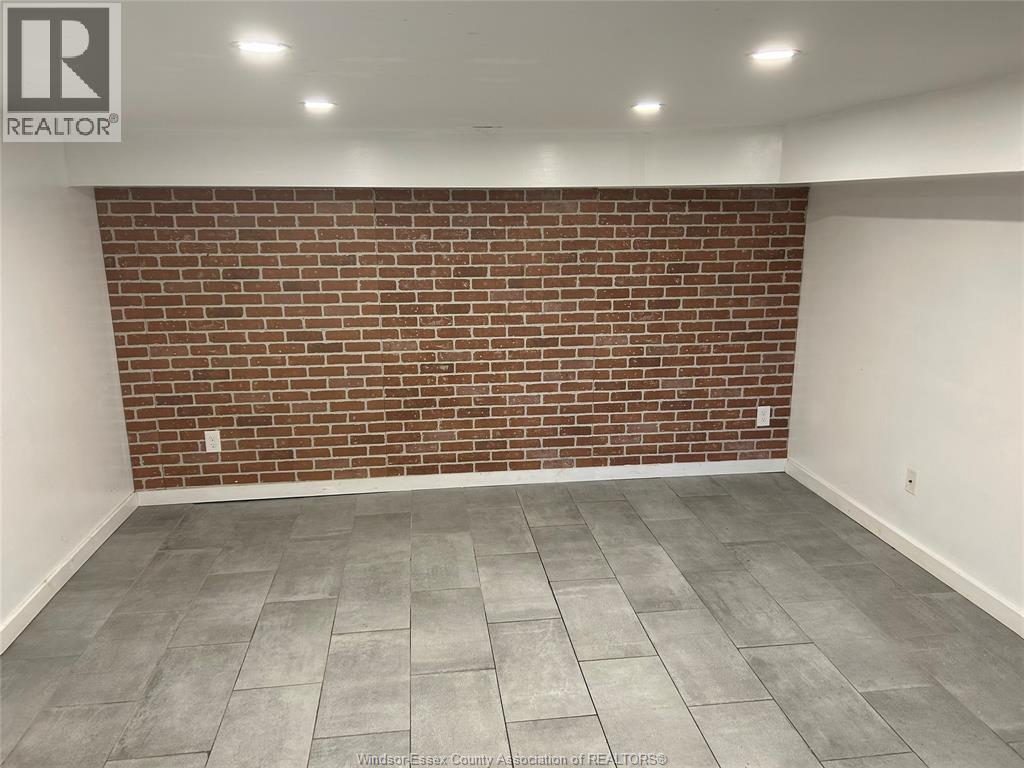 1677 Betts Avenue, Windsor, ON - Indoor Photo Showing Other Room