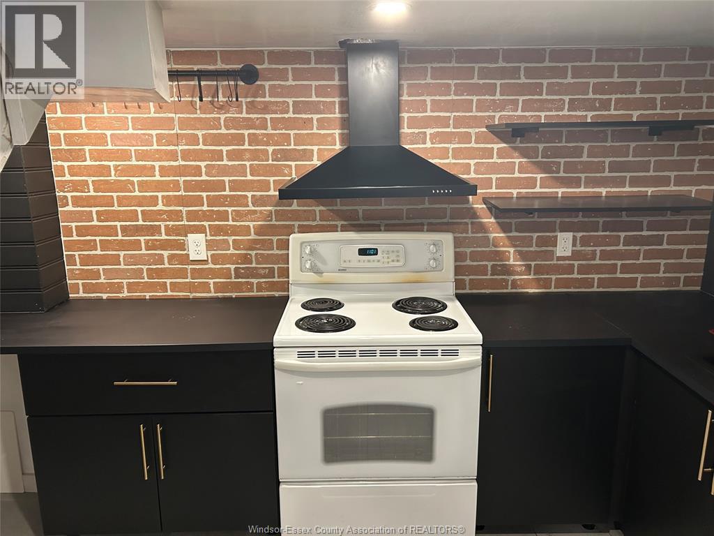1677 Betts Avenue, Windsor, ON - Indoor Photo Showing Kitchen