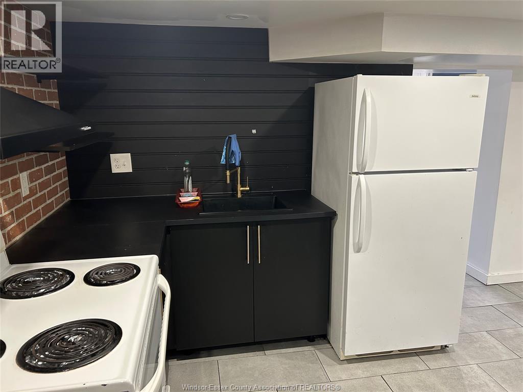 1677 Betts Avenue, Windsor, ON - Indoor Photo Showing Kitchen