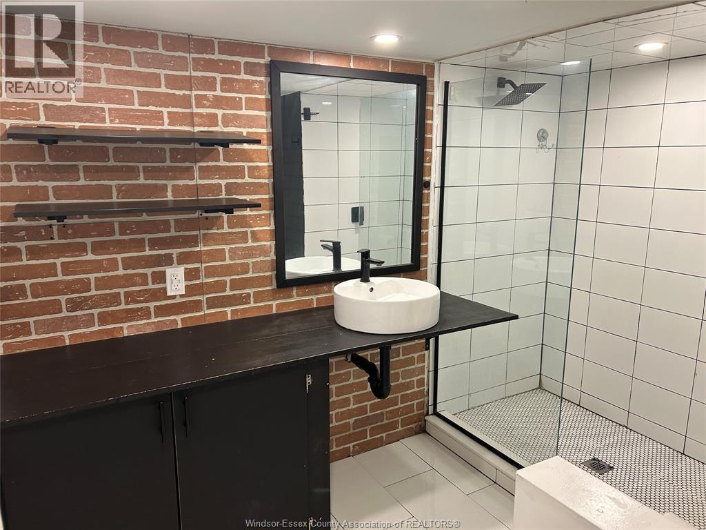 1677 Betts Avenue, Windsor, ON - Indoor Photo Showing Bathroom
