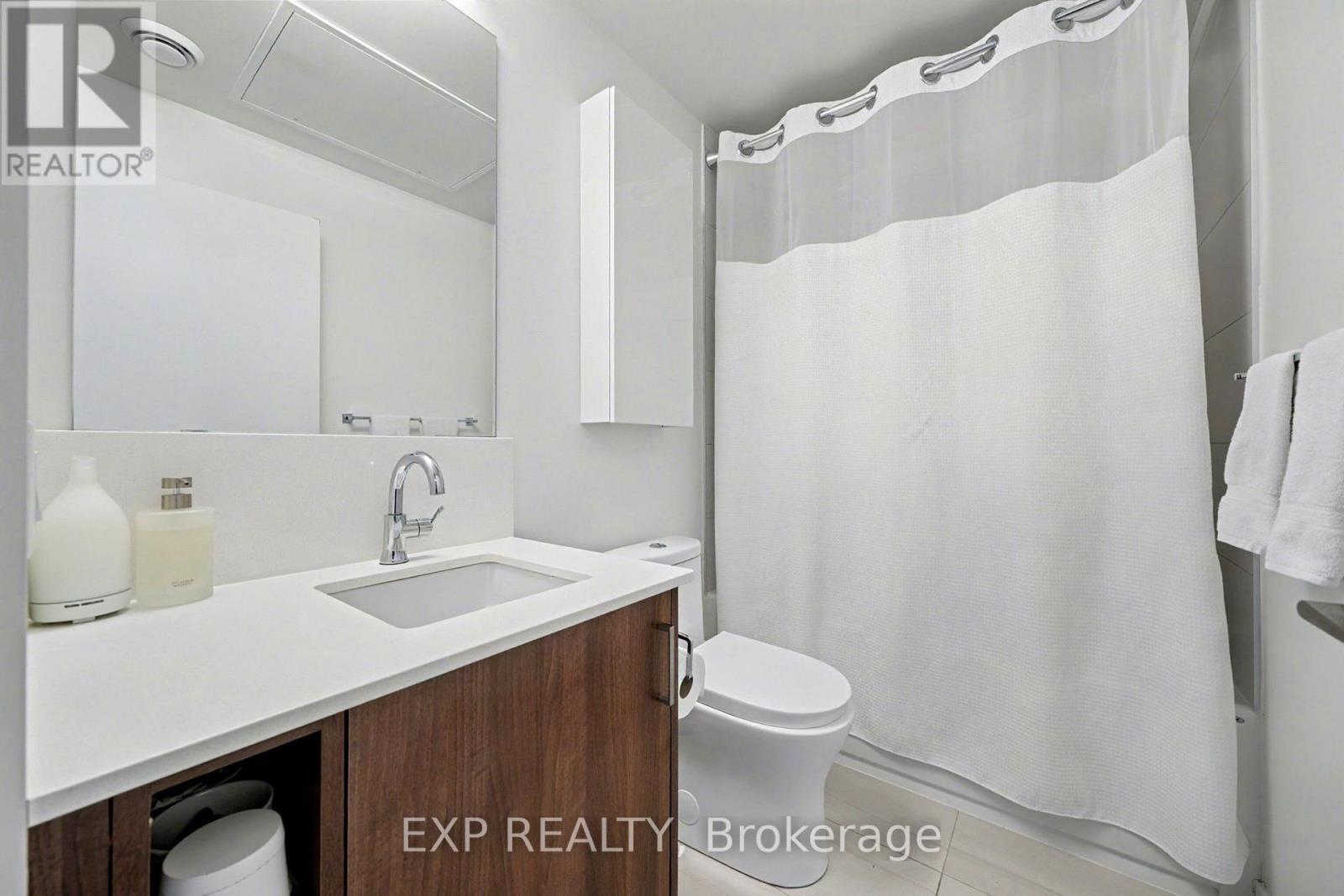 332 - 681 Yonge Street, Barrie, ON - Indoor Photo Showing Bathroom